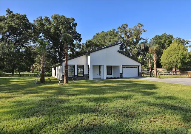 Photo 3 of Single family home for sale at 85 SW 77th Court, Ocala, FL 34474 | MLS# OM731943 | Listing updated on 2026-09-11