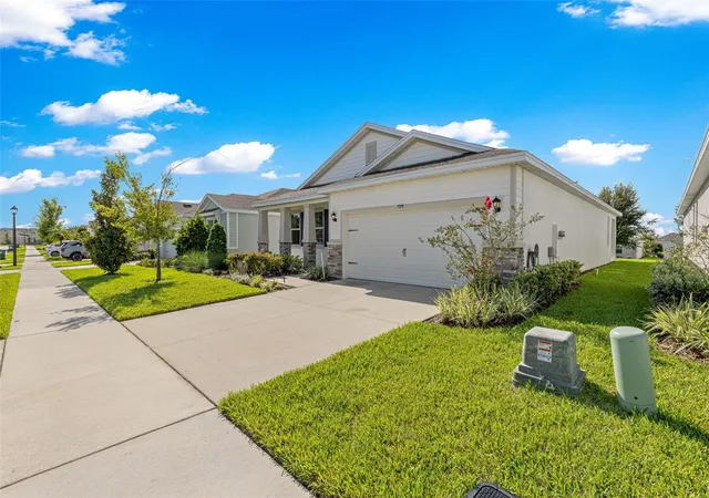 Photo 2 of Single family home for sale at 7974 Penrose Pl, Wildwood, FL 34785 | MLS# OM731947 | Listing updated on 2026-09-23