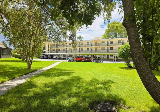 Listing Photo 4 - Condo for sale in building located at 1450 Heather Ridge Blvd, Dunedin, FL 34698 - Unit #201