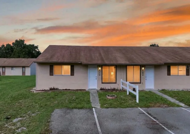 Photo 1 of Condo for sale at 424 E Rosewood Ln #424, Tavares, FL 32778 | MLS# G5117552 | Listing updated on 2026-10-03