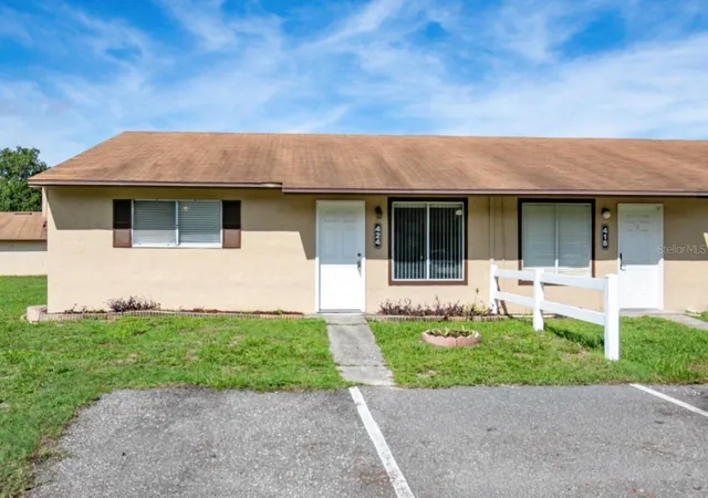 Photo 2 of Condo for sale at 424 E Rosewood Ln #424, Tavares, FL 32778 | MLS# G5117552 | Listing updated on 2026-10-03