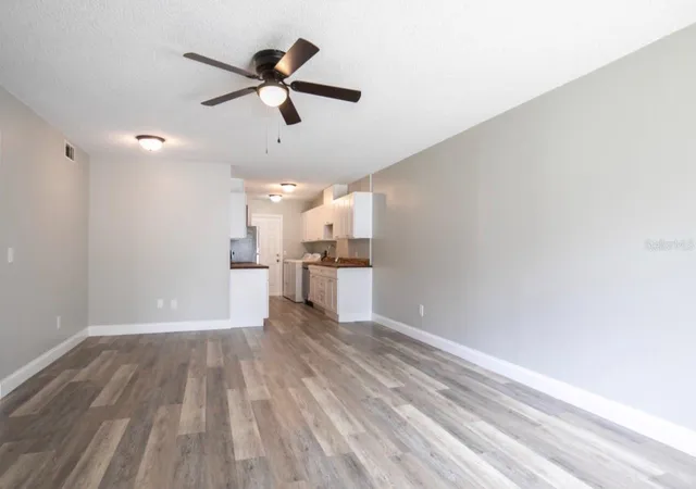 Photo 3 of Condo for sale at 424 E Rosewood Ln #424, Tavares, FL 32778 | MLS# G5117552 | Listing updated on 2026-10-03