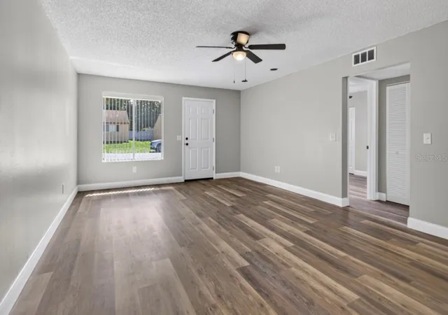 Photo 4 of Condo for sale at 424 E Rosewood Ln #424, Tavares, FL 32778 | MLS# G5117552 | Listing updated on 2026-10-03