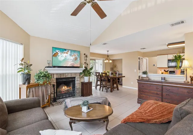 Listing Photo 4 - Condo for sale in building located at 633 Greencove Ter, ALTAMONTE SPRINGS, FL 32714 - Unit #142