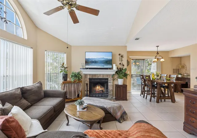 Listing Photo 5 - Condo for sale in building located at 633 Greencove Ter, ALTAMONTE SPRINGS, FL 32714 - Unit #142