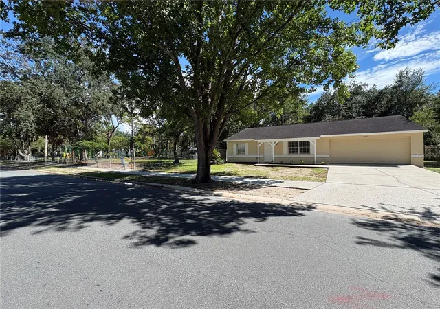 Photo 2 of Single family home for sale at 2285 Crystal Grv Ln, Lakeland, FL 33801 | MLS# TB8546891 | Listing updated on 2026-09-11