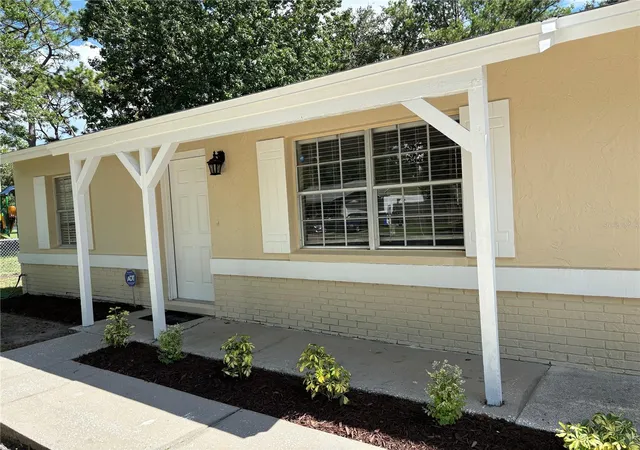 Photo 3 of Single family home for sale at 2285 Crystal Grv Ln, Lakeland, FL 33801 | MLS# TB8546891 | Listing updated on 2026-09-11