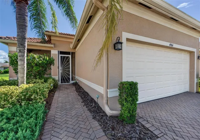 Photo 2 of Single family home for sale at 4904 Rock Is Ct, Wimauma, FL 33598 | MLS# TB8546920 | Listing updated on 2026-09-11