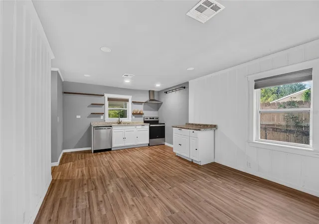 Photo 3 of Single family home for sale at 520 SE 5th Street, Williston, FL 32696 | MLS# OM731968 | Listing updated on 2026-09-11