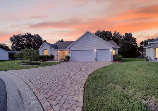 Photo 1 of Single family home for sale at 916 Ramos Dr, Lady Lake, FL 32159 | MLS# G5117569 | Listing updated on 2026-09-24