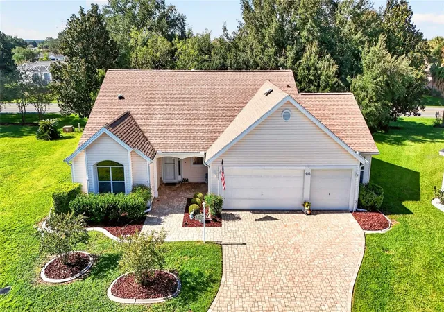 Photo 3 of Single family home for sale at 916 Ramos Dr, Lady Lake, FL 32159 | MLS# G5117569 | Listing updated on 2026-09-24