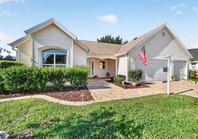 Photo 3 of Single family home for sale at 916 Ramos Dr, Lady Lake, FL 32159 | MLS# G5117569 | Listing updated on 2026-09-24