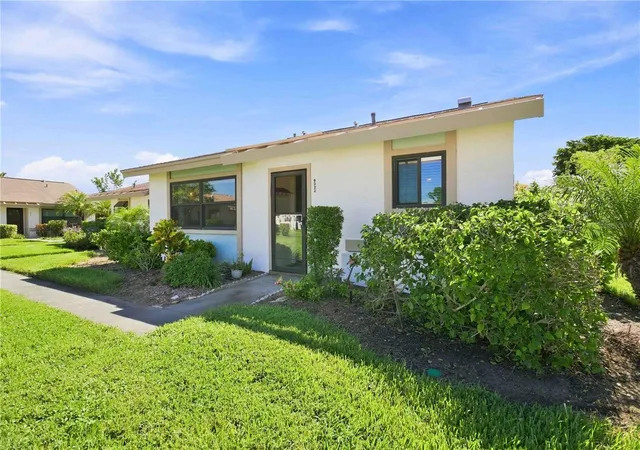Photo 3 of Condo for sale at 6322 29th Avenue W #6400, Bradenton, FL 34209 | MLS# A4705594 | Listing updated on 2026-09-13