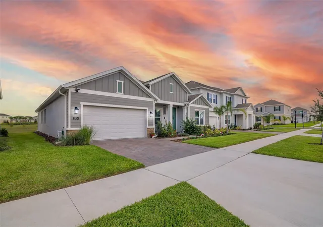 Photo 1 of Single family home for sale at 2924 Fitness St, Clermont, FL 34714 | MLS# S5157250 | Listing updated on 2026-10-02