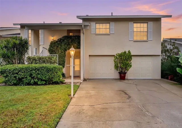 Condo for sale at 7283 Eleanor Cir, SARASOTA, FL 34243 | MLS# A4705601