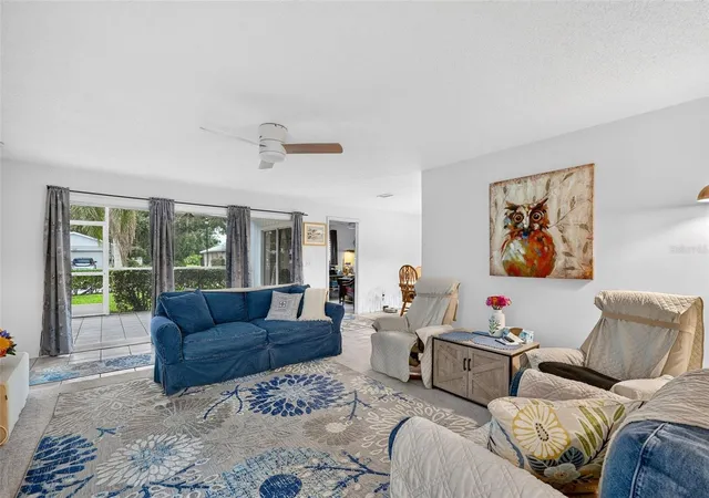Listing Photo 5 - Condo for sale in building located at 7283 Eleanor Cir, Sarasota, FL 34243