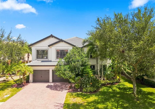Photo 3 of Single family home for sale at 2707 Lakebreeze Ln S, Clearwater, FL 33759 | MLS# TB8547014 | Listing updated on 2026-10-06