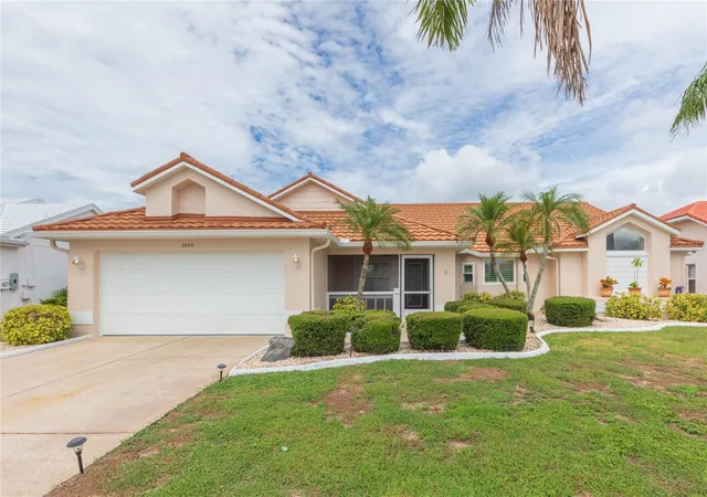 Single family home for sale at 2009 New Bedford Dr, SUN CITY CENTER, FL 33573 | MLS# TB8547030