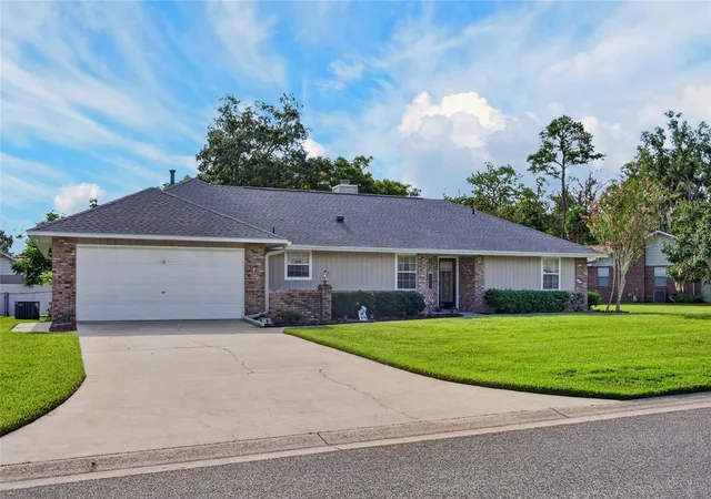 Photo 2 of Single family home for sale at 3765 Se 29th Court, Ocala, FL 34471 | MLS# OM731982 | Listing updated on 2026-09-11