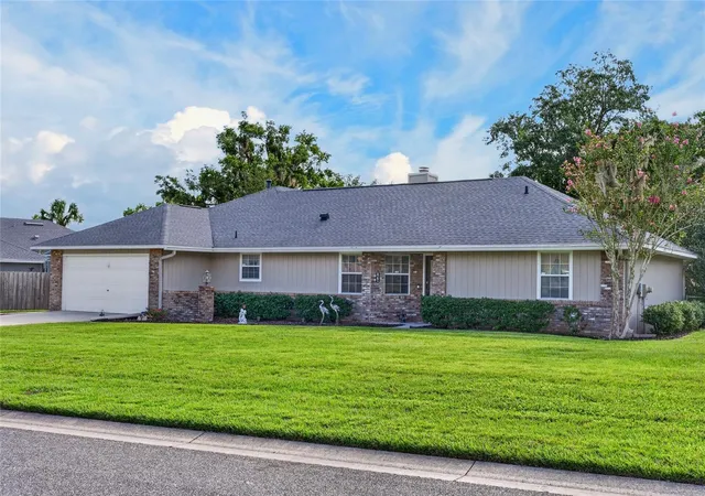 Photo 3 of Single family home for sale at 3765 Se 29th Court, Ocala, FL 34471 | MLS# OM731982 | Listing updated on 2026-09-11