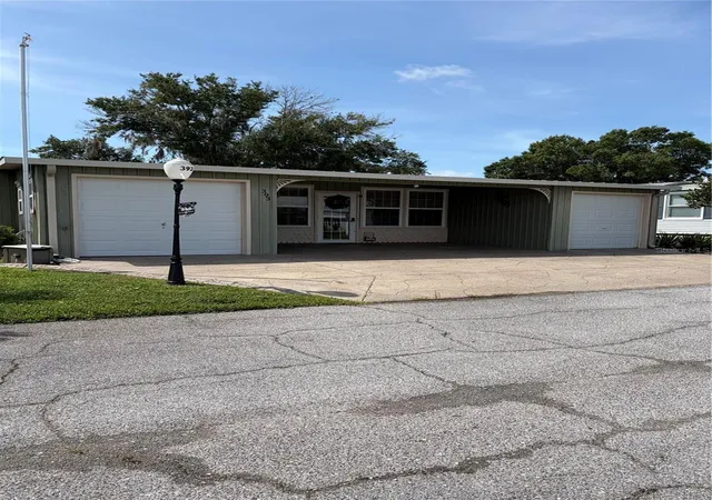 Photo 2 of Sale Pending at 393 York Cottage Dr, Haines City, FL 33844 | MLS# L4964934 | Listing updated on 2026-09-22
