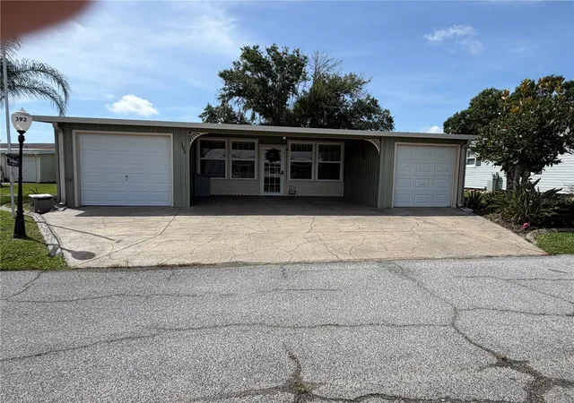Photo 3 of Sale Pending at 393 York Cottage Dr, Haines City, FL 33844 | MLS# L4964934 | Listing updated on 2026-09-22