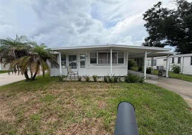 Photo 2 of Single family home for sale at 112 Holiday Ln, Auburndale, FL 33823 | MLS# O6440504 | Listing updated on 2026-10-07