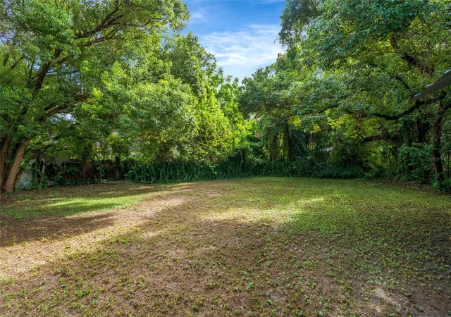 Photo 3 of Sale Pending at 4109 N Suwanee Ave, Tampa, FL 33603 | MLS# W7889362 | Listing updated on 2026-10-30