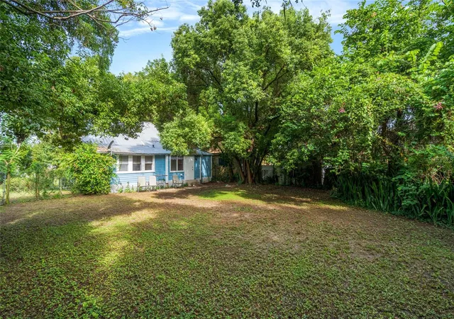 Photo 4 of Sale Pending at 4109 N Suwanee Ave, Tampa, FL 33603 | MLS# W7889362 | Listing updated on 2026-10-30