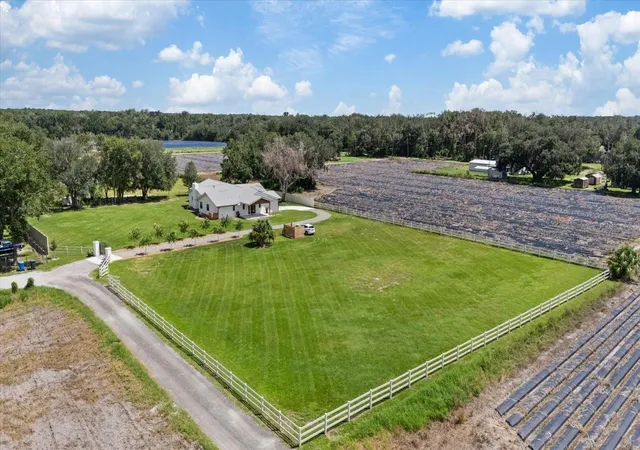 Photo 3 of Single family home for sale at 2515 Ragins Ln, Plant City, FL 33567 | MLS# TB8547078 | Listing updated on 2026-09-11
