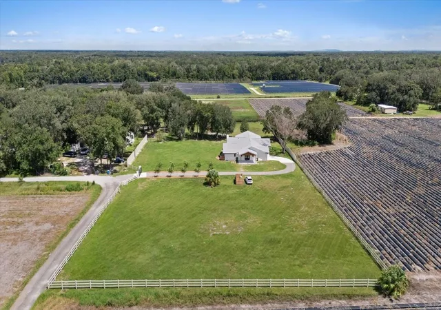 Photo 4 of Single family home for sale at 2515 Ragins Ln, Plant City, FL 33567 | MLS# TB8547078 | Listing updated on 2026-09-11