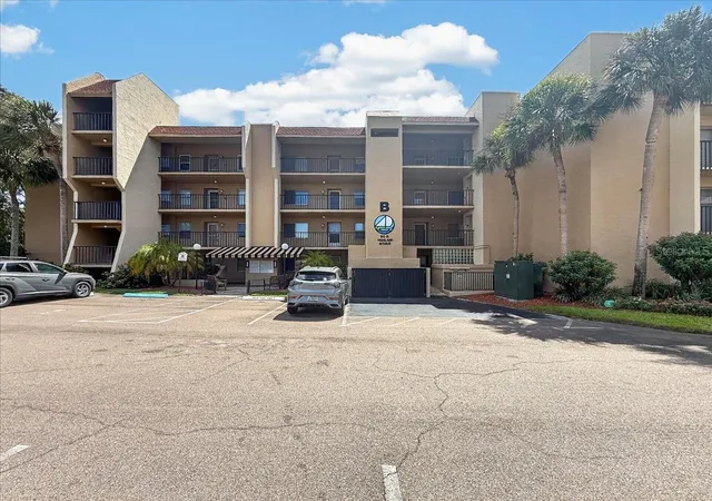 Photo 1 of Condo for sale at 90 S Highland Ave #317, Tarpon Springs, FL 34689 | MLS# TB8547109 | Listing updated on 2026-09-11