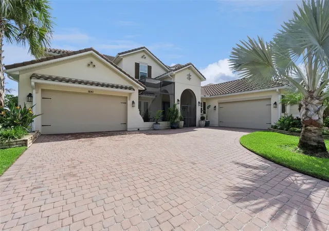 Photo 2 of Mansion for sale at 1641 Gateway Ln, Kissimmee, FL 34746 | MLS# O6440556 | Listing updated on 2026-09-15