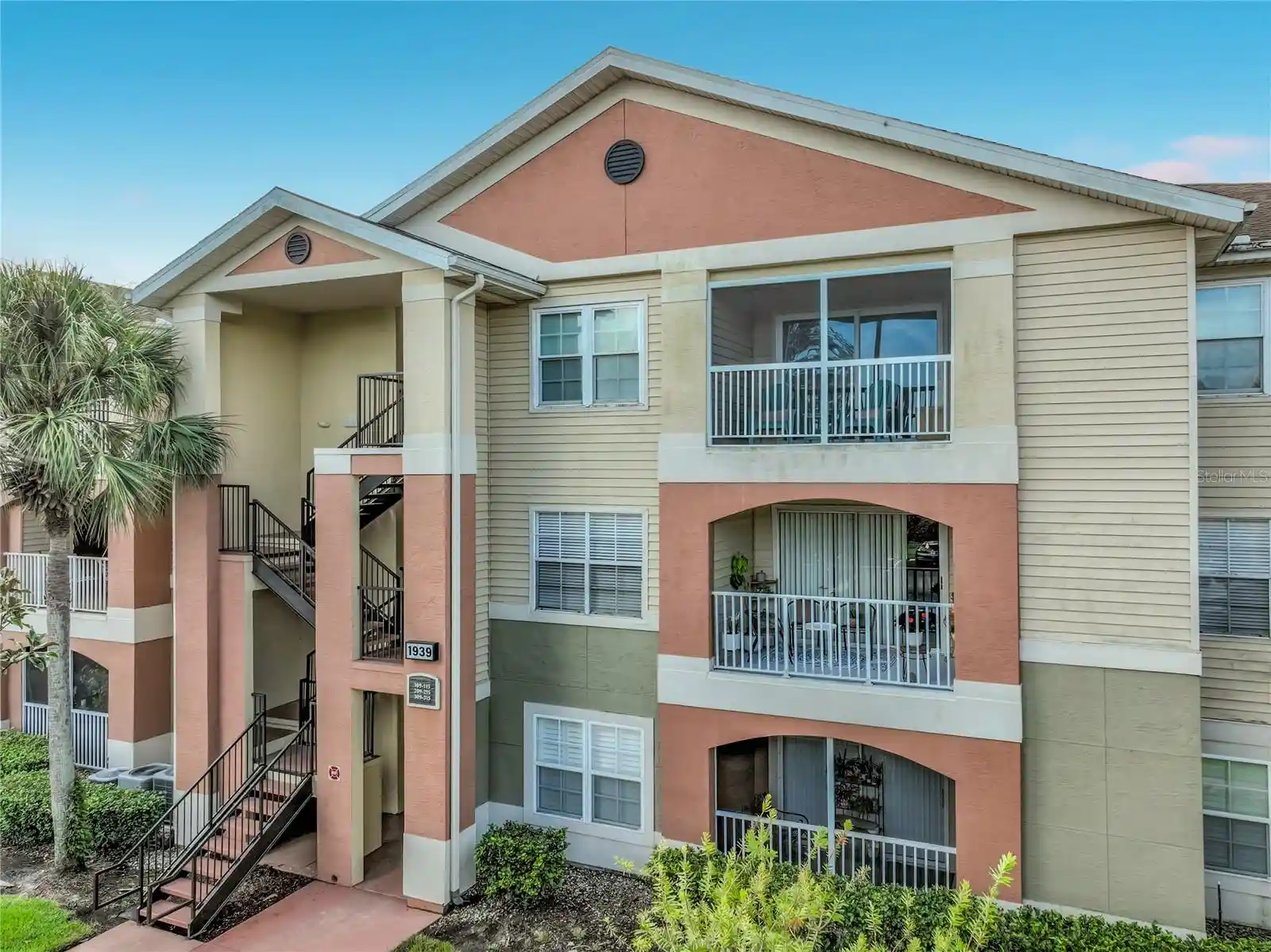 Listing Photo 1 - Condo for sale in 1939 Summer Clb Dr located at 1939 Summer Clb Dr, Oviedo, FL 32765 - Unit #215
