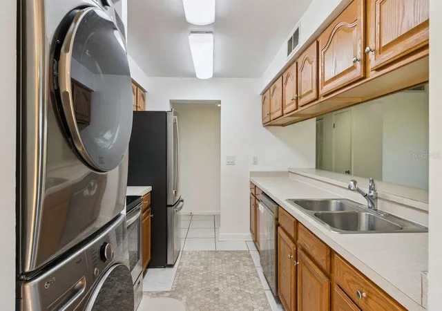 Listing Photo 5 - Condo for sale in building located at 109 La Casa, LAKE WALES, FL 33898 - Unit #109