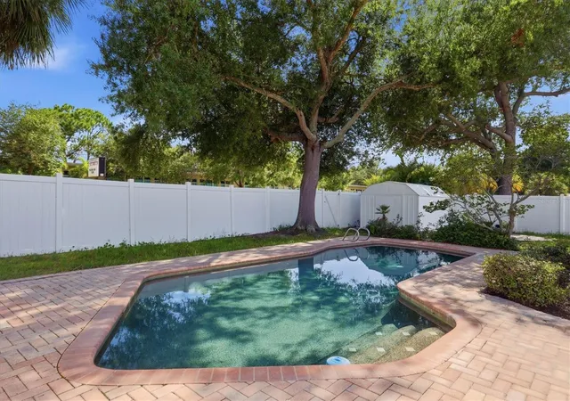 Photo 2 of Single family home for sale at 4420 W Bay Ct Ave, Tampa, FL 33611 | MLS# TB8547168 | Listing updated on 2026-09-11