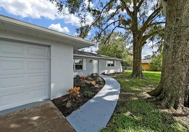 Photo 4 of Single family home for sale at 27055 Frampton Ave, Brooksville, FL 34602 | MLS# TB8547175 | Listing updated on 2026-09-11