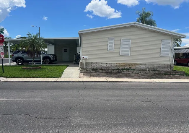Photo 3 of Manufactured home for sale at 1 Thatch Palm St W, Largo, FL 33770 | MLS# TB8547179 | Listing updated on 2026-09-11