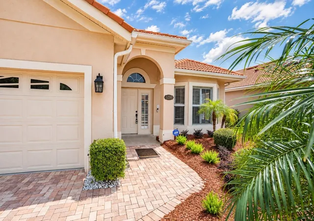 Photo 3 of Single family home for sale at 5200 Watervista Dr, Orlando, FL 32821 | MLS# O6440624 | Listing updated on 2026-09-12