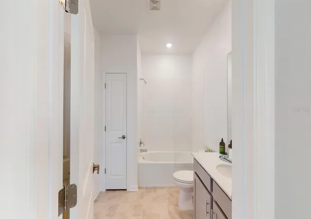 Photo 4 of Single family home for sale at 5592 Scarlette Way, Clermont, FL 34714 | MLS# O6440672 | Listing updated on 2026-09-15