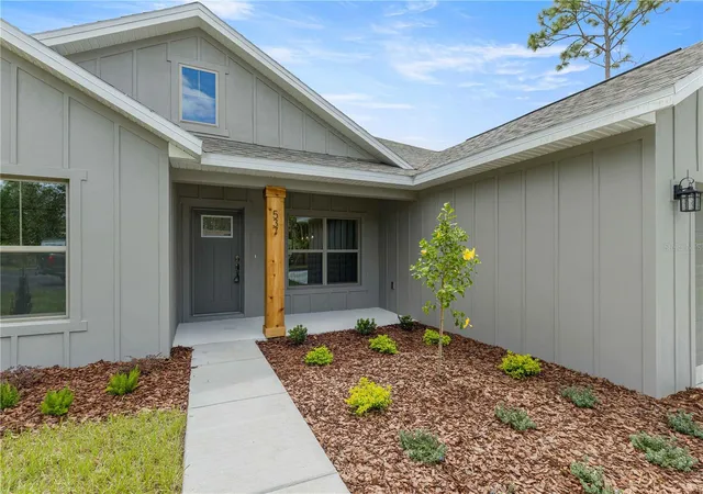 Photo 3 of Single Family Residence at 537 Bahia Cir Dr, Ocala, FL 34472 | MLS# OM732015 |  | Sold on 2026-10-08