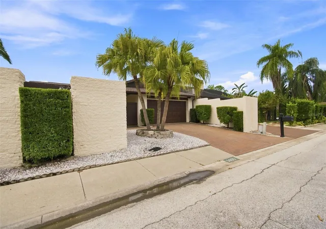 Photo 4 of Single family home for sale at 5005 Paloma Dr, Tampa, FL 33624 | MLS# W7889381 | Listing updated on 2026-09-26