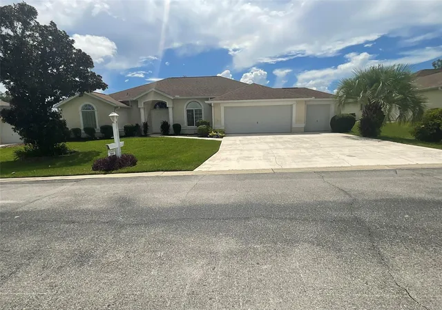 Single family home for sale at 2084 NW 50th Circle, OCALA, FL 34482 | MLS# O6440704