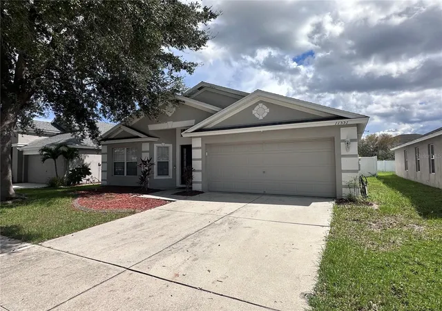 Photo 3 of Sale Pending at 11551 Misty Isle Ln, Riverview, FL 33579 | MLS# TB8547295 | Listing updated on 2026-10-07