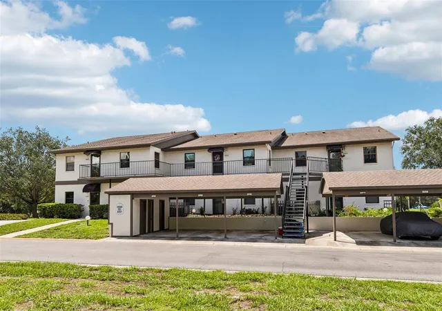 Photo 2 of Condo for sale at 6413 River Lodge Ln, Weeki Wachee, FL 34607 | MLS# W7889386 | Listing updated on 2026-09-11
