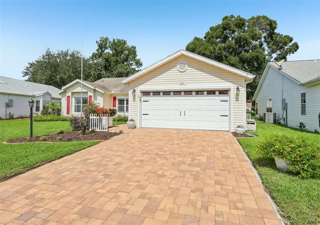 Photo 3 of Single family home for sale at 25121 Meriweather Rd, Leesburg, FL 34748 | MLS# G5117620 | Listing updated on 2026-09-13