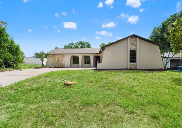 Photo 2 of Single family home for sale at 5138 Mentmore Ave, Spring Hill, FL 34606 | MLS# W7889396 | Listing updated on 2026-10-01