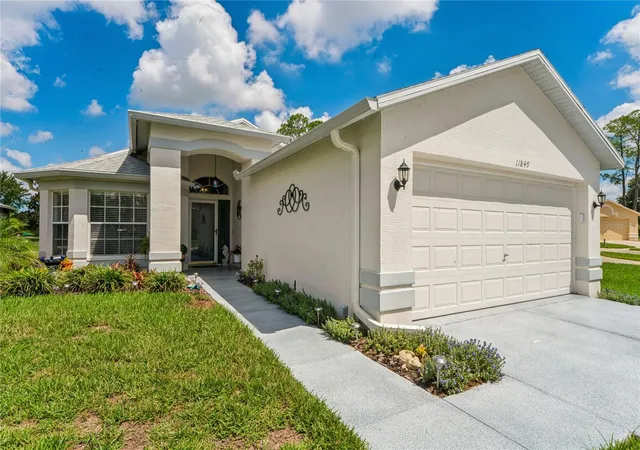 Photo 3 of Single family home for sale at 11849 Aranda Ct, Hudson, FL 34667 | MLS# W7889400 | Listing updated on 2026-09-14