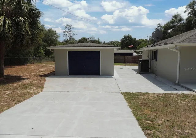 Photo 3 of Single family home for sale at 13250 Ne 52nd Place, Williston, FL 32696 | MLS# OM732060 | Listing updated on 2026-09-11