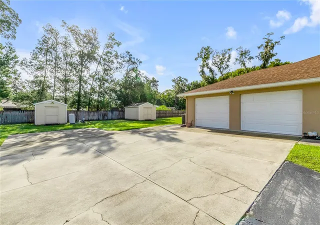 Photo 4 of Single family home for sale at 2011 N Spring Garden Ave, Deland, FL 32720 | MLS# O6440856 | Listing updated on 2026-09-14